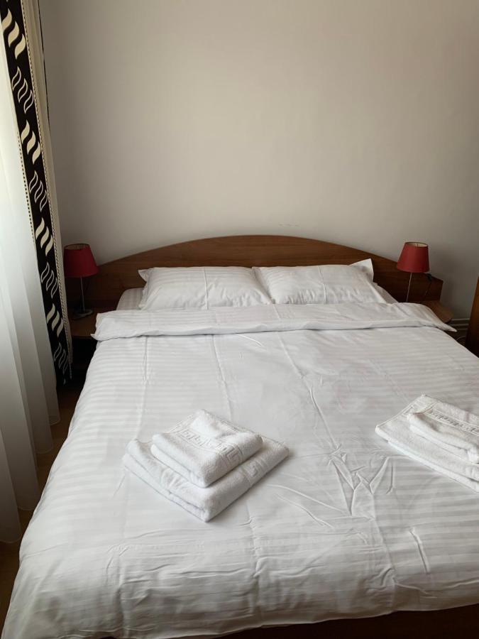 Cazare Medias, Apartament Modern ภายนอก รูปภาพ